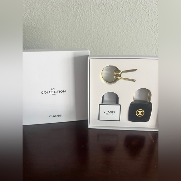 Chanel Beauty Lock and Key Set NIB - Picture 5 of 5
